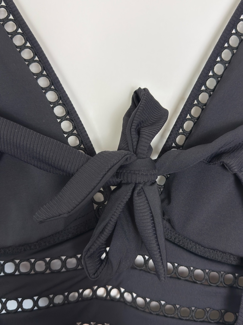 Becca Modern Edge Toni Plunge One Piece Swimsuit Black Ribbed Eyelet Size Large - Picture 11 of 13